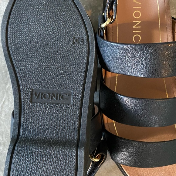 NWB Vionic Women Leather Sandals, Size 5. - Picture 2 of 7